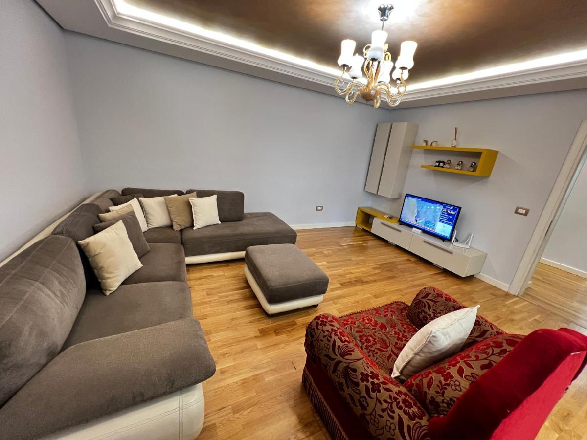 Apartamento Tirana Center Exterior foto